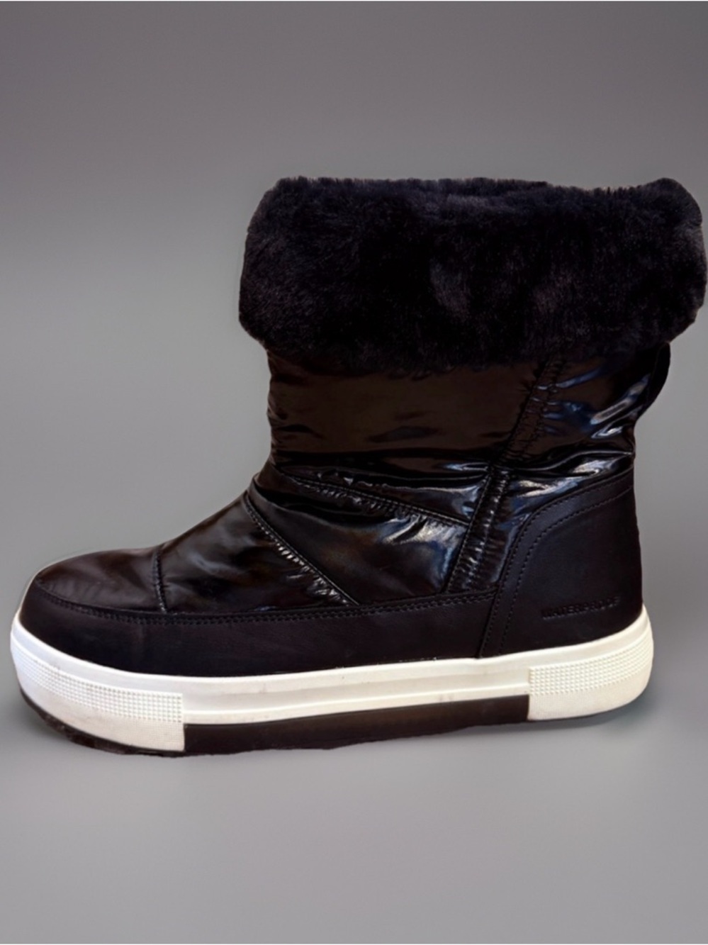 COUGAR black and white faux fur waterproof size 9 boots like new - Picture 1 of 12